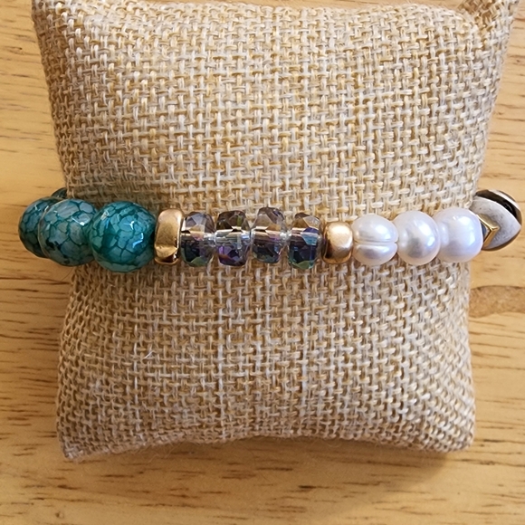 Chic Turquoise and Black Beaded Bracelet - Picture 4 of 5